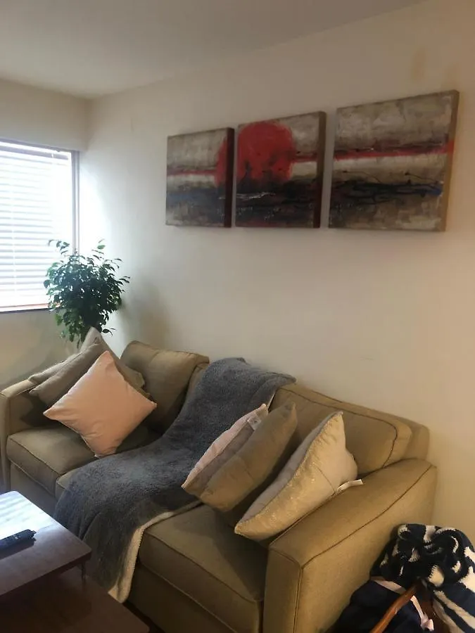 Ferienhaus Quiet-Comfy 3 Bedroom Home On A Tree Lined Street In Kits Vancouver