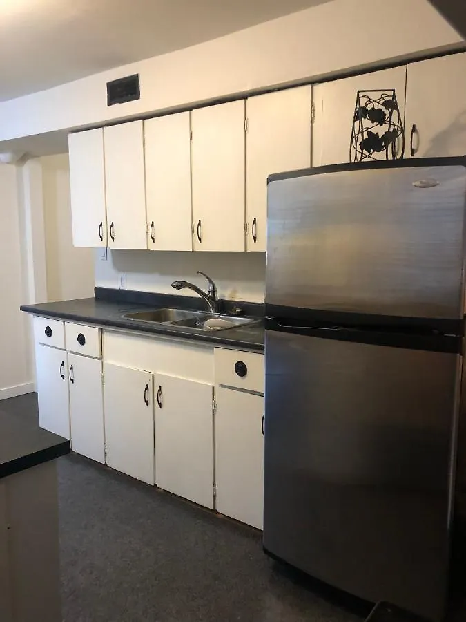 Quiet-Comfy 3 Bedroom Home On A Tree Lined Street In Kits Vancouver 0*,