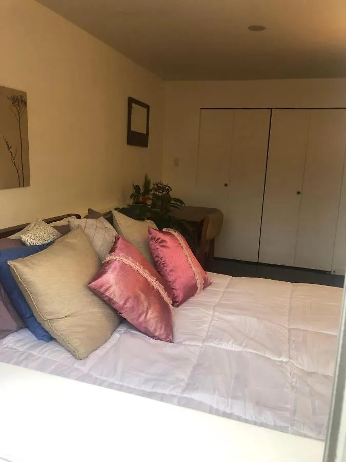 Quiet-Comfy 3 Bedroom Home On A Tree Lined Street In Kits Vancouver