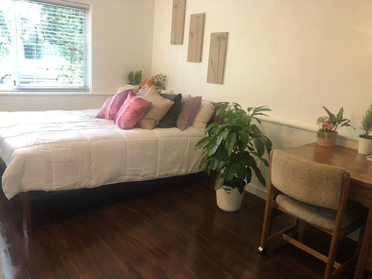 Quiet-Comfy 3 Bedroom Home On A Tree Lined Street In Kits Vancouver Kanada