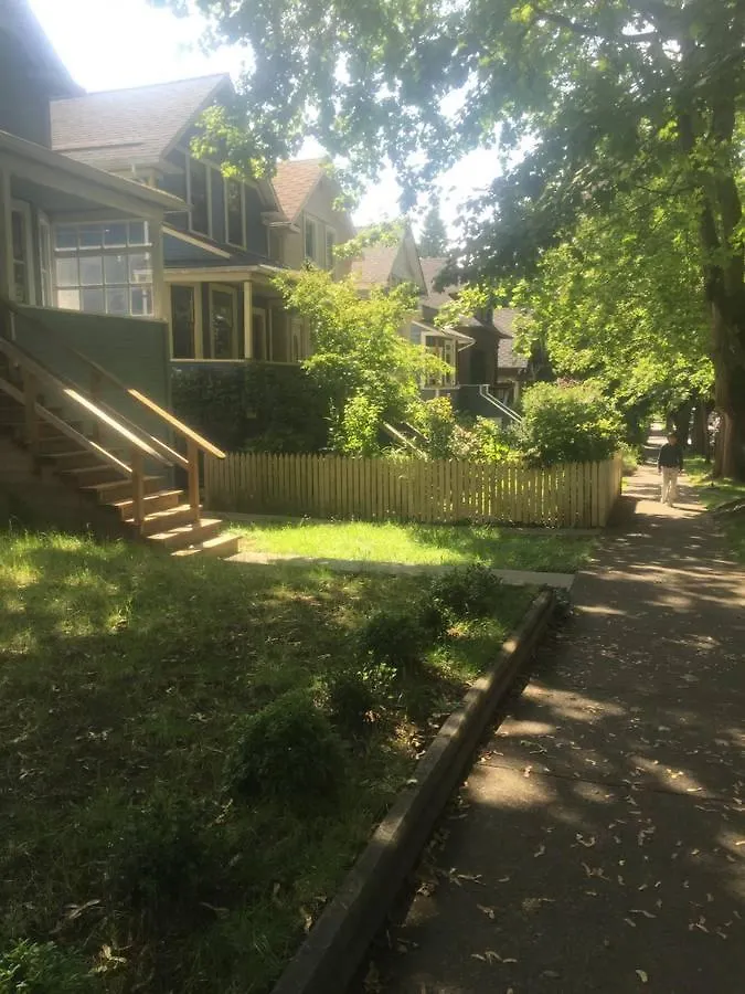 Quiet-Comfy 3 Bedroom Home On A Tree Lined Street In Kits Vancouver Ferienhaus