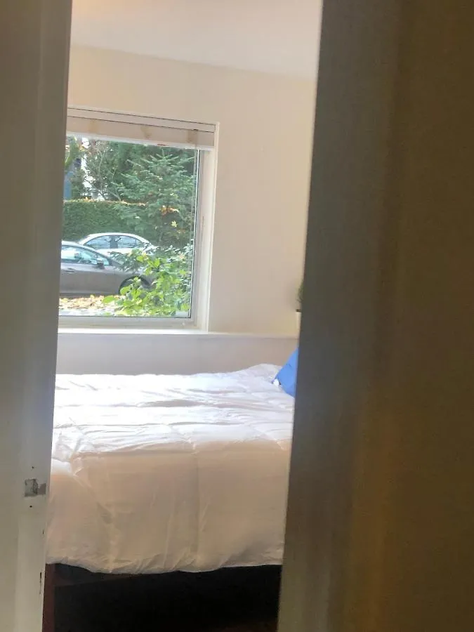 Holiday home Quiet-Comfy 3 Bedroom Home On A Tree Lined Street In Kits Vancouver Canada