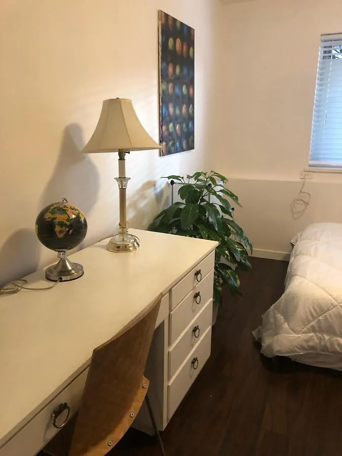 Quiet-Comfy 3 Bedroom Home On A Tree Lined Street In Kits Vancouver